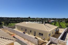 Sehr hochwertige Villa mit 3 Schlafzimmern und Pool nahe Pêra, Zentralalgarve